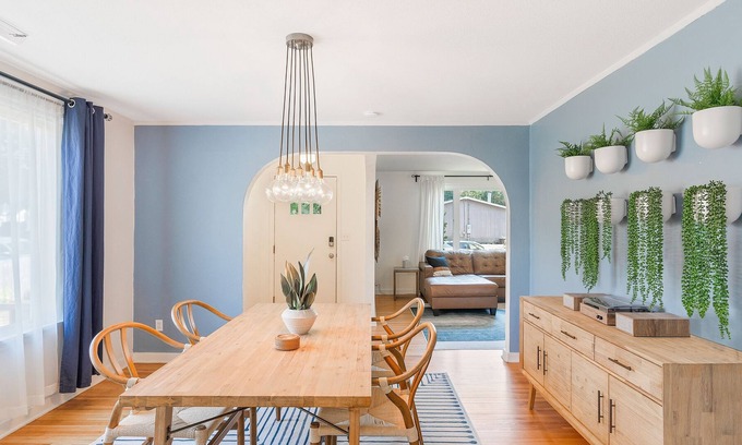 King House | Albina Arches - Home In Ne Portland, Game Room And 95 Walk Score 3 Bedroom Home by Redawning