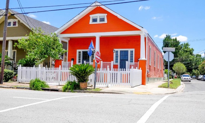 Algiers Point House | Algiers Point Ferry Courtyard Covered Patio