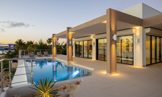 Beacon Hill Villa | ALMA - DIRECT BEACH ACCESS 4 BR VILLA