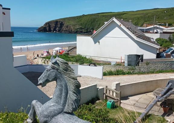 Praa Sands House | Almost on the beach at Salakee