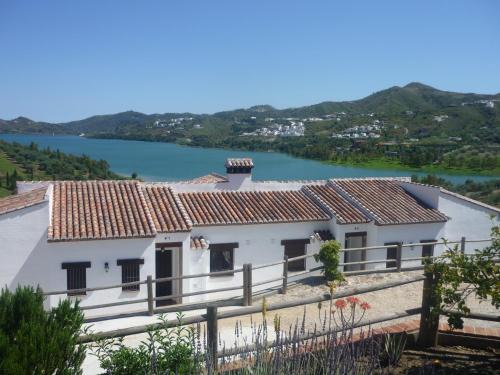 Vinuela House | Alojamientos Huetor