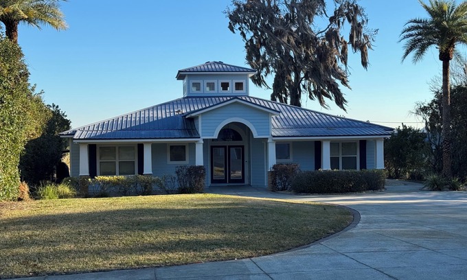 Starke House | Amazing 4 Bedroom Lake Front Home on Kingsley Lake with Screened in Patio