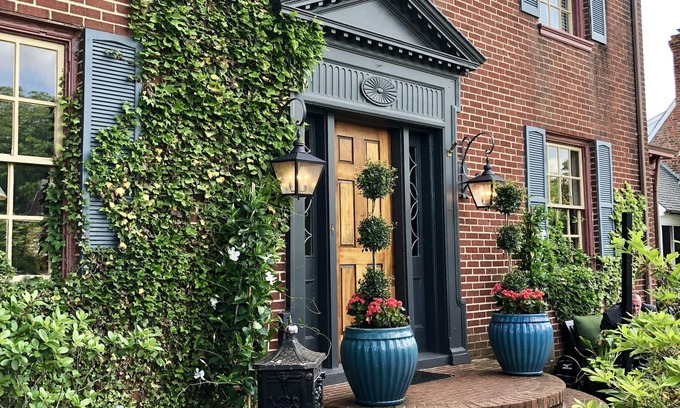 Williamsburg House | Amazing Colonial Home a Heart Beat from Colonial Williamsburg & William & Mary
