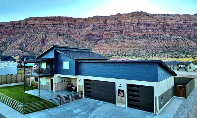 Moab South Valley House | Amazing custom new home with modern amenities for a memorable and comfortable stay.