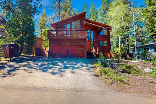 Lake Forest House | Amazing Dollar Point Retreat