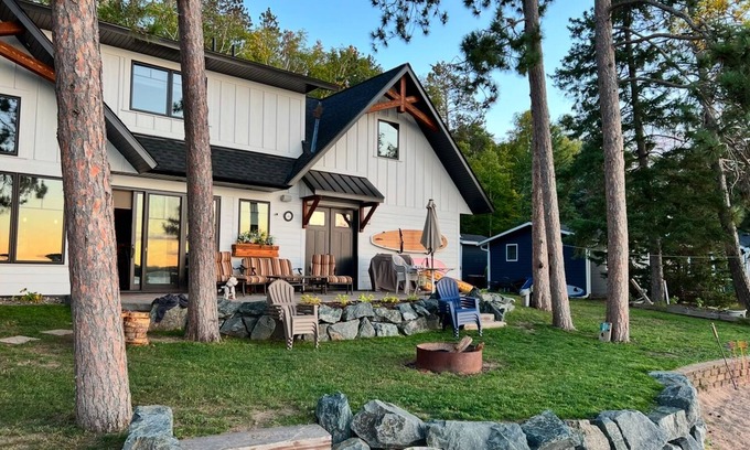 East Gull Lake House | Amazing Gull Lake home on the water! Tritoon rental available.