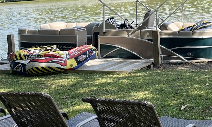 Mid America House | Amazing lakefront house- DISCOUNTED RATES!