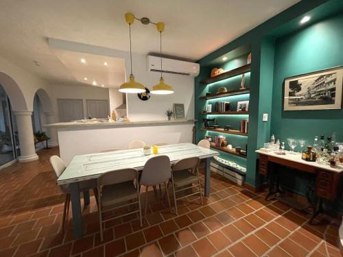 Casco Viejo Apartment | AmazINN Places Casco Viejo Casa Espanola