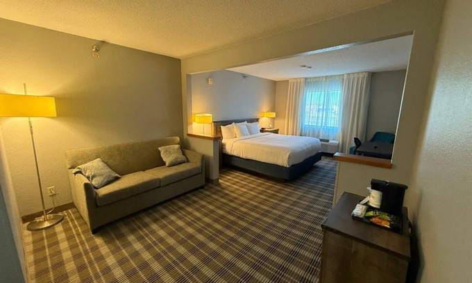 Minot Hotel | AmericInn by Wyndham Minot