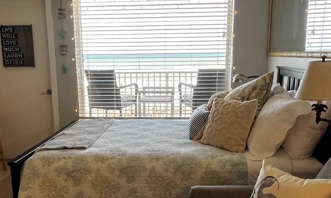 Lenox Park Apartment | An adorable, direct oceanfront front studio with a large private balcony.