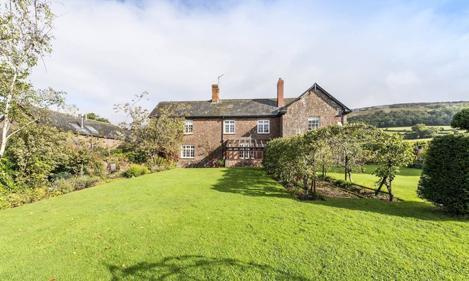 Kingston St Mary House | An exceptionally spacious holiday home overlooking a beautiful rural valley.