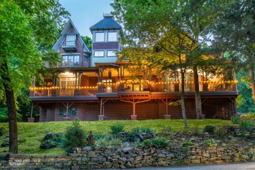 Eureka Springs Historic District Hotel | Angel at Rose Hall