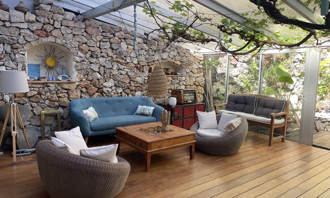 Antibes Old Town Apartment | ANTIBES Ground floor 3 * quiet house in the heart of the city