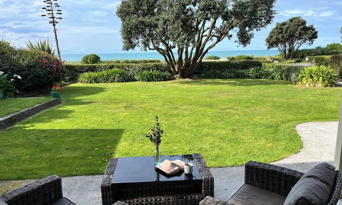 Haumoana House | Antonio's - beach front holiday living