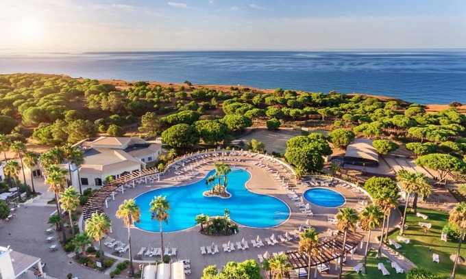 Aldeia das Acoteias Hotel | AP Adriana Beach Resort