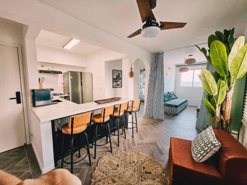 Matinhos Apartment | Apartamento Caiobá vista mar, 50m praia, garagem