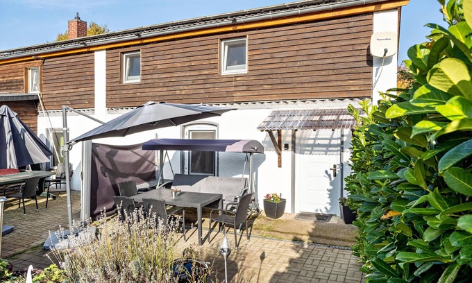Muritz Apartment | Apartment 'Tierfreundliche Ferienwohnung' with Shared Pool, Private Terrace and Wi-Fi