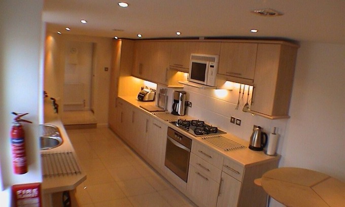 Crewe Apartment | Apartment at Earle House Serviced Apartments