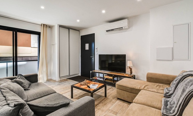 Ax-les-Thermes Apartment | Apartment 'Aux Pieds Des Pistes - Appt B' with Mountain View, Wi-Fi and Air Conditioning