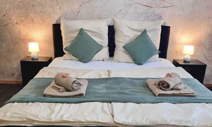 Cottbus Apartment | Apartment 'Bahnhofsnahes Altstadt-Paradies' with Balcony and Wi-Fi