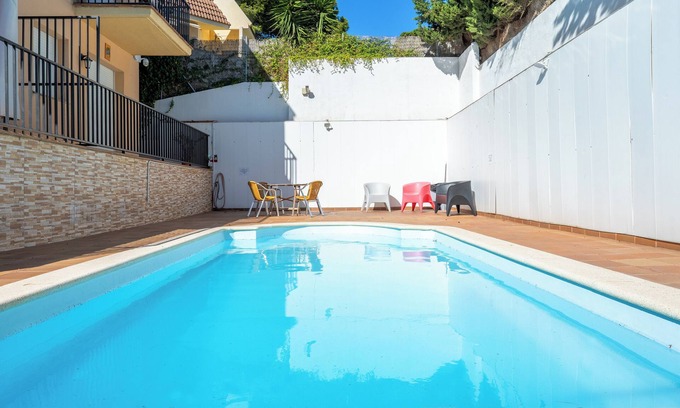 Segur de Calafell Apartment | Apartment 'Dorada 1-2' with Shared Pool, Shared Garden and Wi-Fi