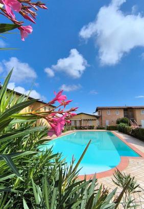 Crociale Apartment | Apartment Dragonfly - garden and pool