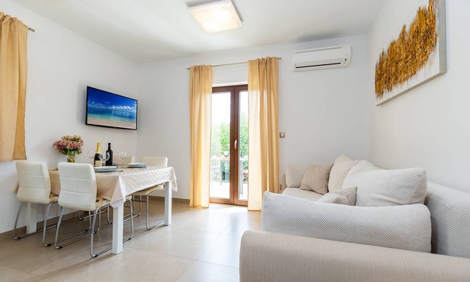 Mugeba Apartment | Apartment for 4 persons approx. 45 m² in Poreč, Istria (Istrian Riviera)