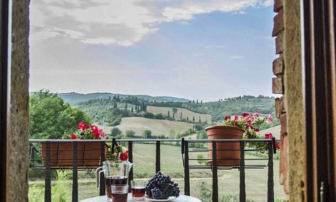 Torrita di Siena Apartment | Apartment in Torrita, balcony with view, pool,family friendly,Wi-Fi,up to 4 pers