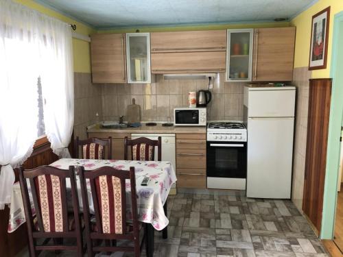 Zdrelac Apartment | Apartment in Zdrelac with balcony, air conditioning, WiFi, washing machine 4834-1