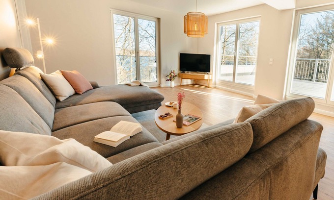 Ratzeburg Apartment | Apartment with large roof terrace in the forest on Ratzeburger Küchensee (5 stars DTV)