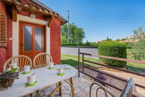 Strpacici Apartment | Apartment with pool Visnjan