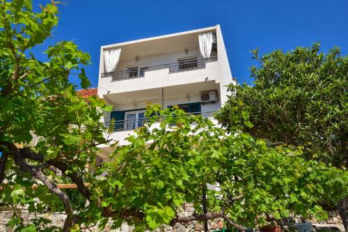 Igrane Apartment | Apartments Nina & Mili