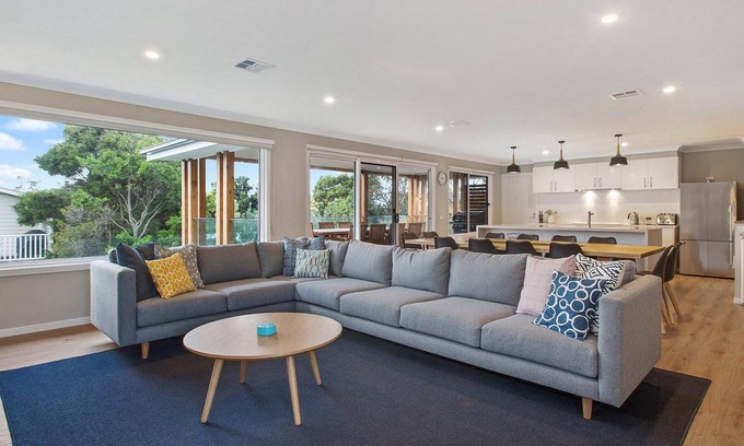 Apollo Bay House | Apollo Grand - Spectacular, Linen Provided, Free WI-FI, New Listing 2019