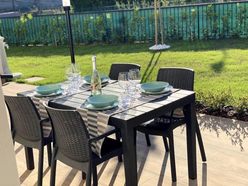 Fogliano Marina Apartment | Appartamento con Giardino indipendente 250 mt dal mare