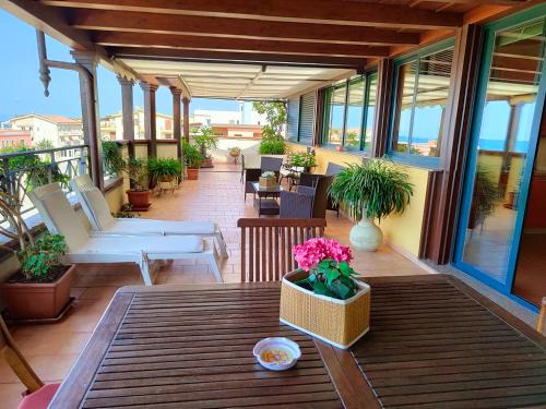 Piraino Apartment | "Appartamento del Mare Gliaca" con vista Isole Eolie,ampia terrazza,wifi e parcheggio gratuito