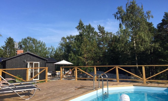 Varmdo House | Archipelago-house with pool, boat and bikes