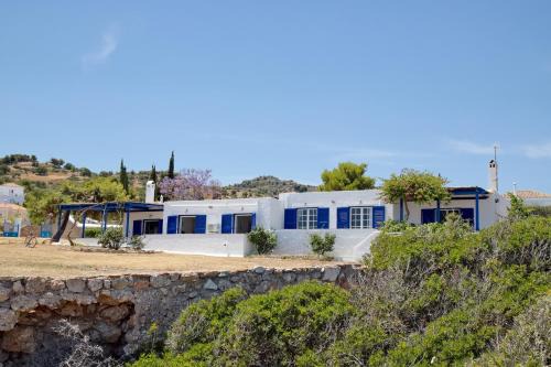 Spetses House | Aroura Homes 4BR Beachfront Villa