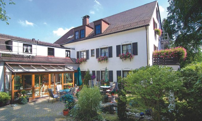 Obermenzing House | ARRIVEL Hotel am Bergson - bisher Hotel Neuner