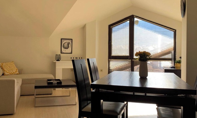 Kvartal Noviya Grad Apartment | Art Apartment Sleeps 4, Mountain Views