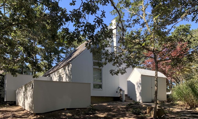Oak Bluffs House | ART FILLED BEACH COTTAGE IN THE PRIVATE WATERFRONT COMMUNITY OF WATERVIEW FARMS!
