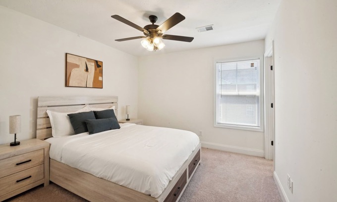 Clarksville Apartment | Arte Luxury townhomes F6 I Comfy 2 Bed 2.5 Bath