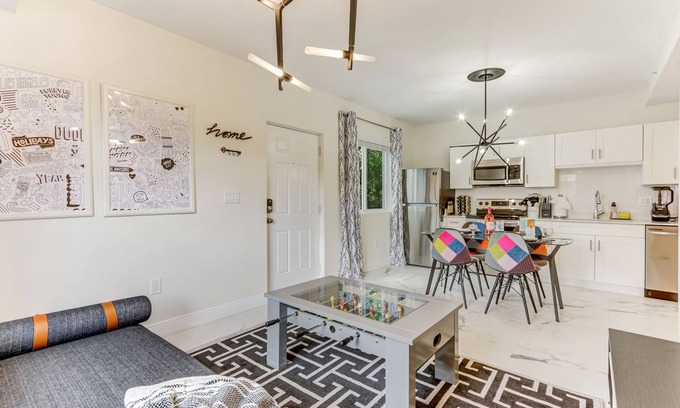 Wynwood Art District Apartment | ArTease 3: Walk to Wynwood & Design District