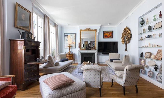 Les Halles Apartment | Artful Elegance, by Veeve