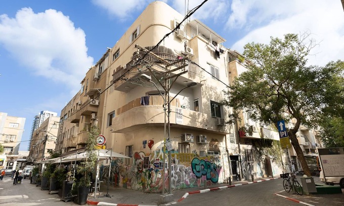 Florentin Apartment | Artistic Downtown Vibe Apt in Florentin