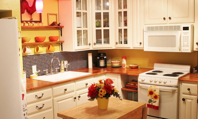 Nashville Apartment | Artsy Full Apartment 15 minutes from Downtown Nashville