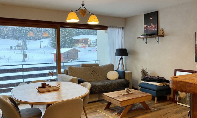 Premanon Apartment | At the foot of the slopes balcony with view and wood-burning stove
