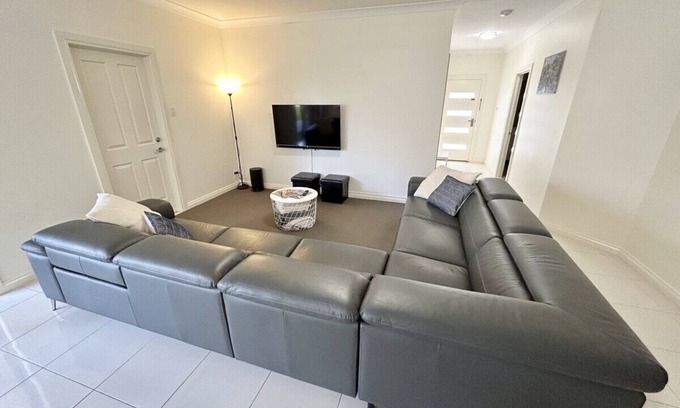 Port Hughes Apartment | Atlantis - Modern Well Equipped Home Near the Beach