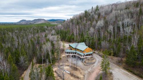 Saint-David-de-Falardeau Resort | Auberge Carcajou