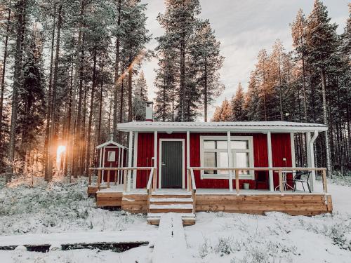 Rovaniemi Ski Chalet | Aurora Cottage Otsola - A Cozy Lakefront Wilderness Hideaway, Less Than an Hour from Rovaniemi
