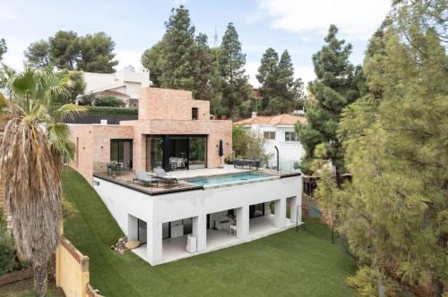 Birzebbuga Ski Chalet | Authentic Time